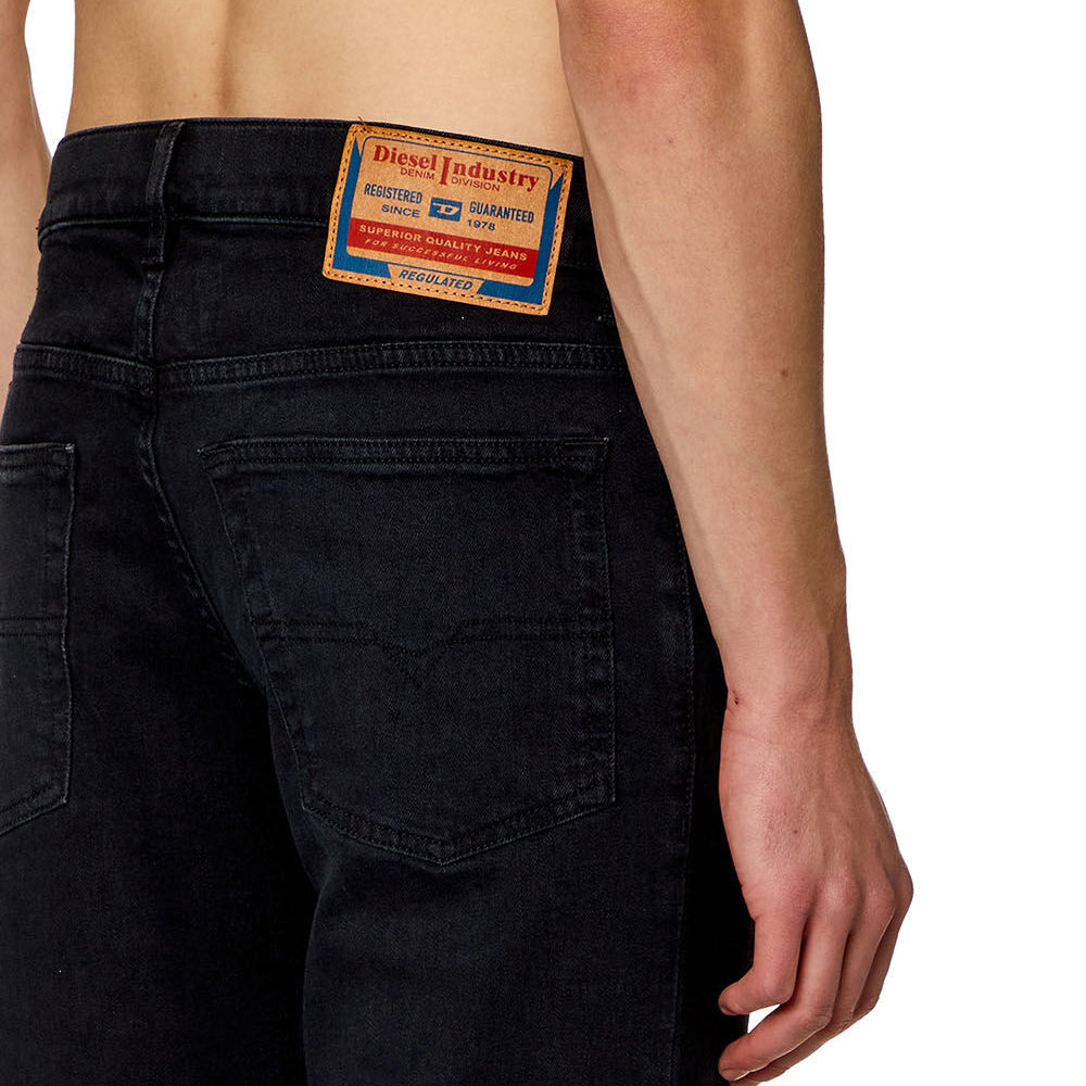 Diesel Men Jeans - 2023 D-FINITIVE - Regular-fit tapered leg